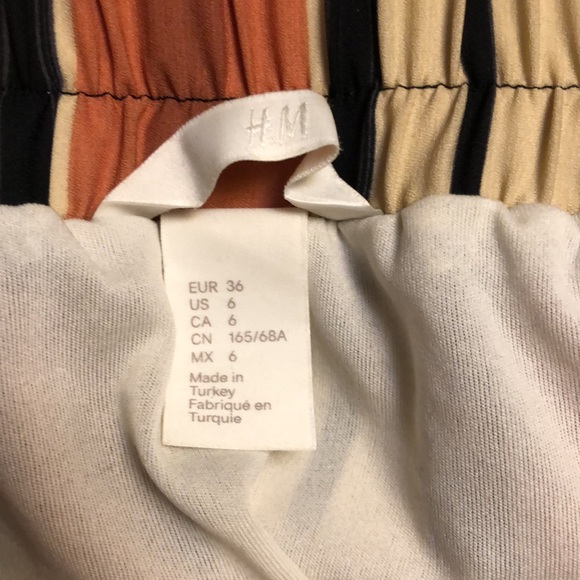 Mid length skirt - Picture 3 of 3